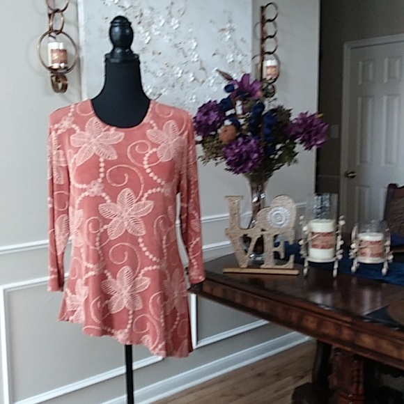 Picadilly Fashion Floral Embroidered Asymmetric Top. Size SP - Picture 13 of 16